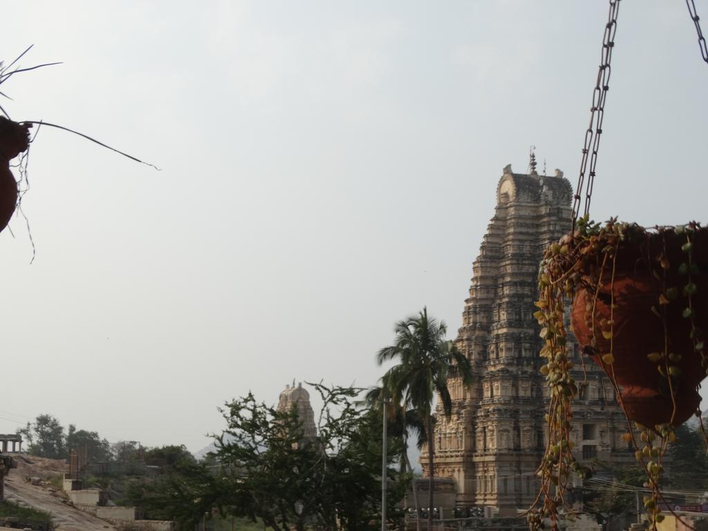 Padmaa Hampi Villa Exteriör bild